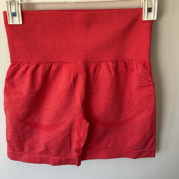 YEOREO Contour Workout Shorts - Picture 2 of 3